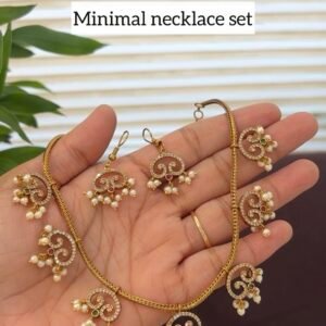 Minimal necklace set