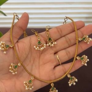 Minimal necklace set